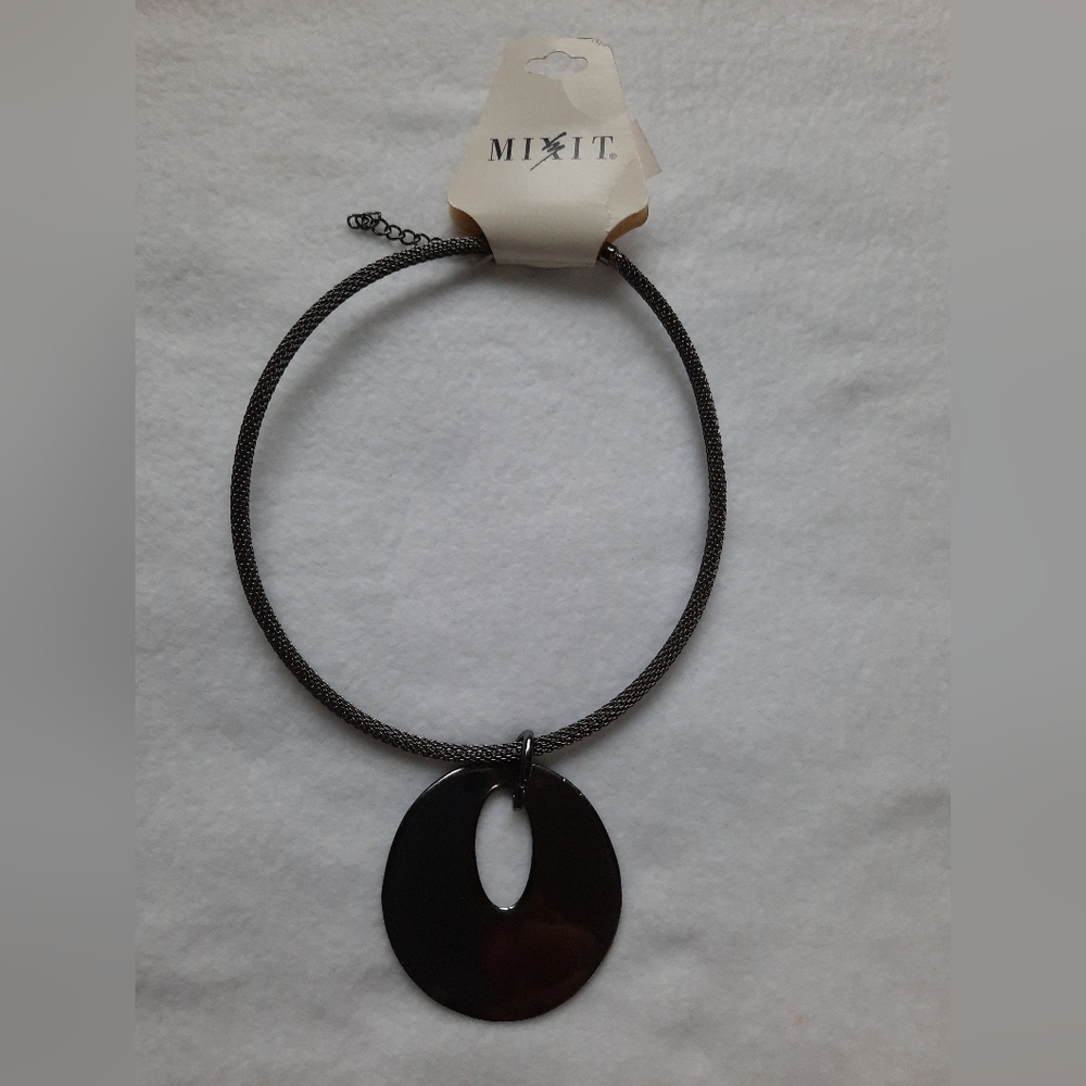 Women's silver choker